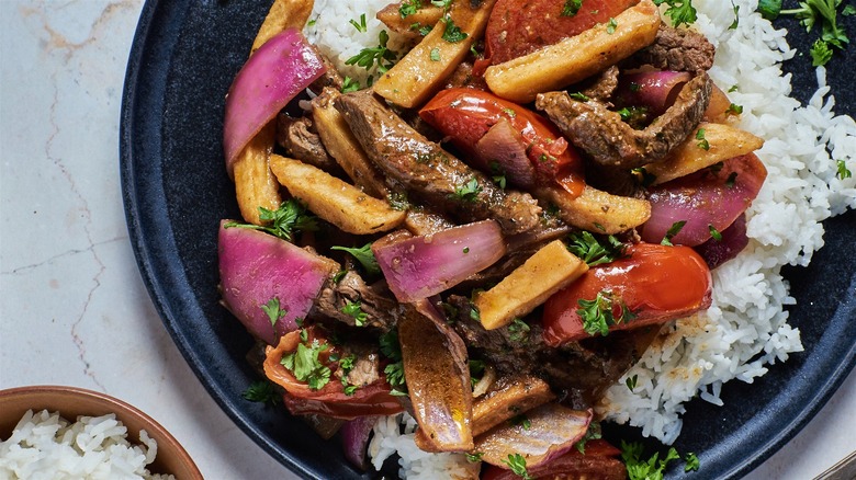 Lomo saltado