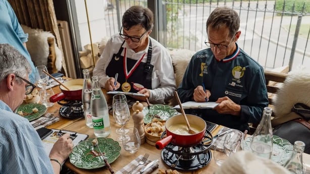 Fondue a juzgar en uno de los 10 lugares en Megève 