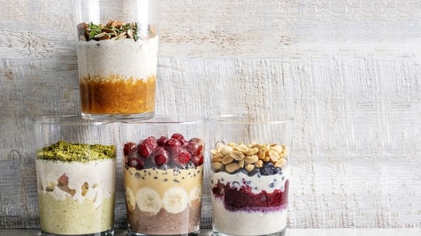 Avena: comida, frasco, avena, mousse - postre, comida y bebida, comida, bebida, gachas, desayuno, antioxidante, baya, desayuno, semilla de chía, yogurt, leche, fruta, maní, almendra, leche vegetal