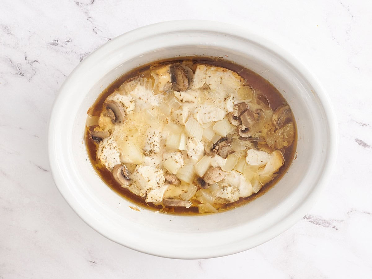 Tetrazzini de pollo Crockpot después de 4 horas de cocina.