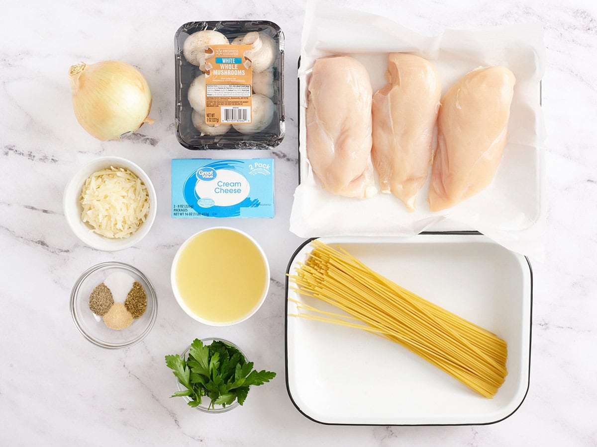 Los ingredientes para hacer tetrazini de pollo