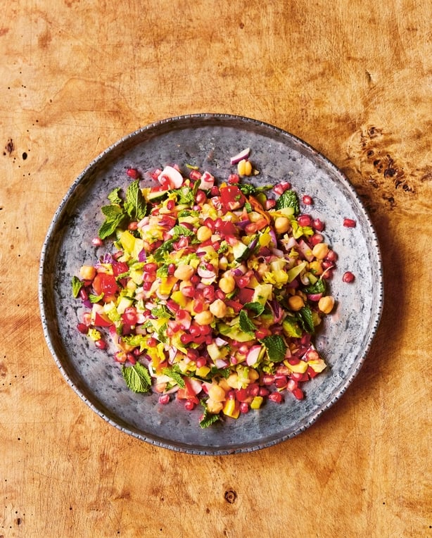 Un colorido plato de comida