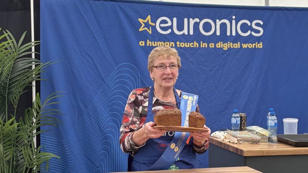 Mayo Woman gana el concurso de hornear de pan marrón 2025