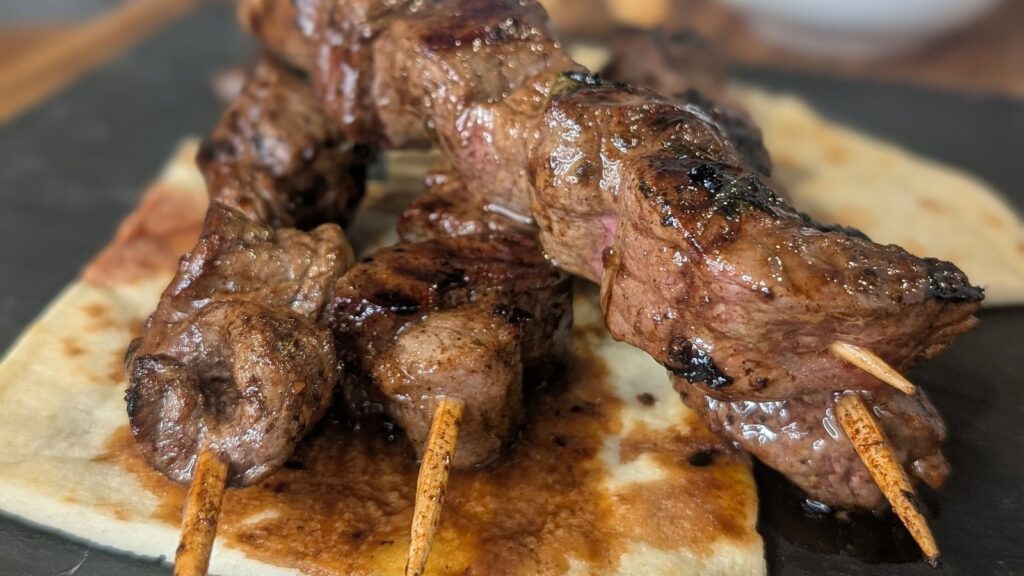 Brochers de carne de res de Neven Maguire con Satay: hoy