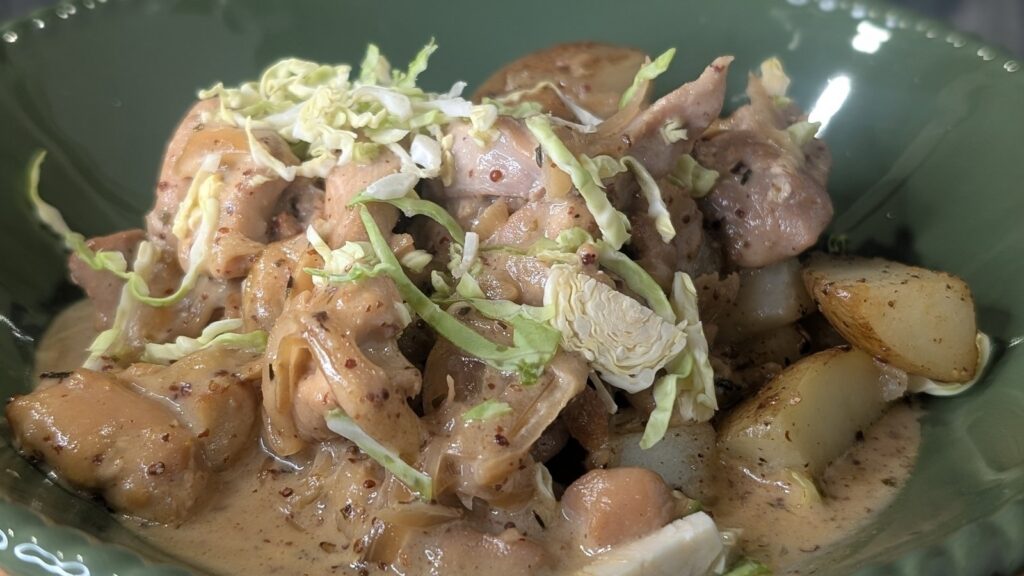 Muslos de pollo chamuscados de Kevin Dundon con salsa de ajo asado: hoy