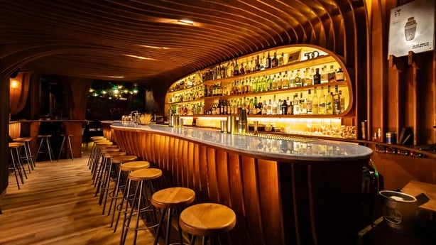 La sorprendente coctelería dentro de Paradiso en Barcelona