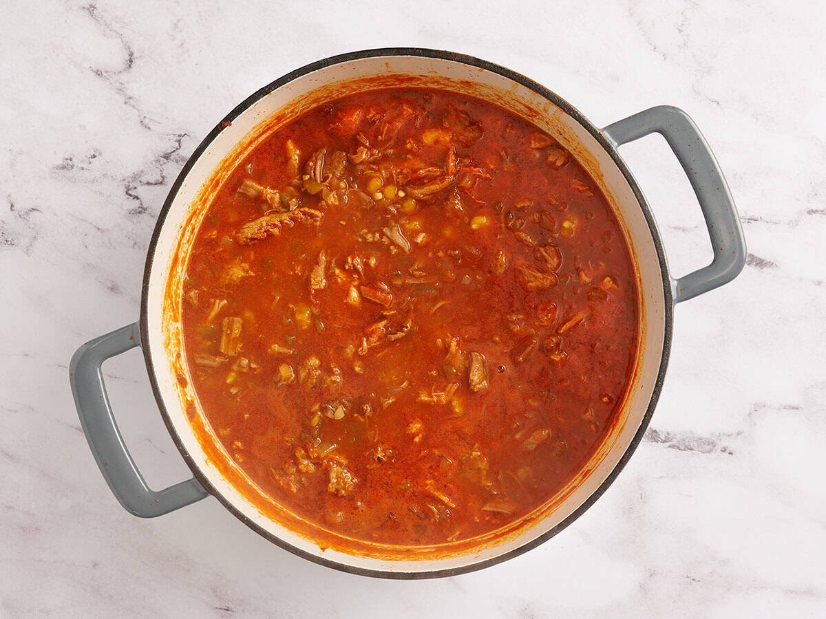 Un bote terminado de posole de 30 minutos.