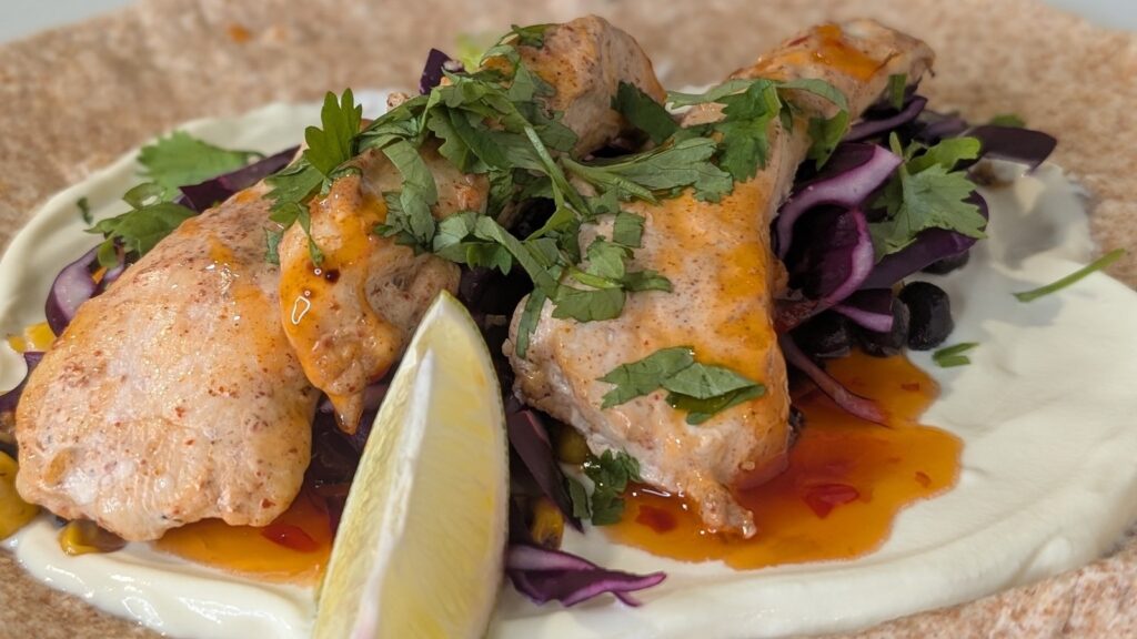 Tacos de pollo y maíz dulce de Eunice Power con yogurt irlandés Clonakilty Yogur natural vivo estilo griego