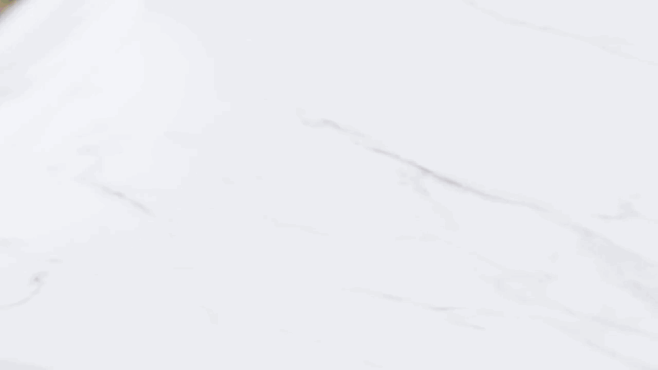 plato de ratatouille transferido al horno y luego espolvoreado con queso