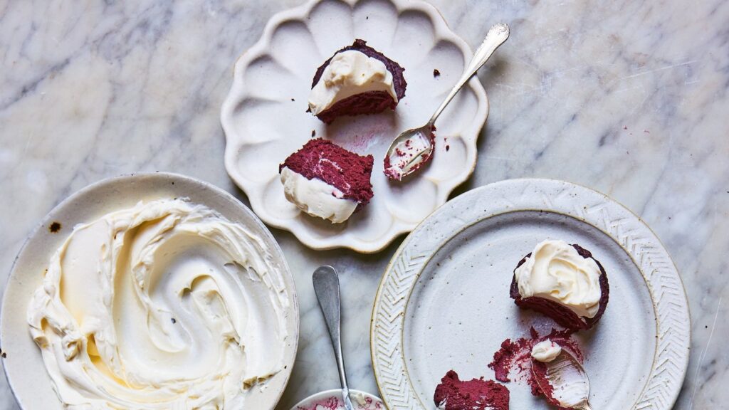 Pastelitos de chocolate y remolacha de Clodagh McKenna