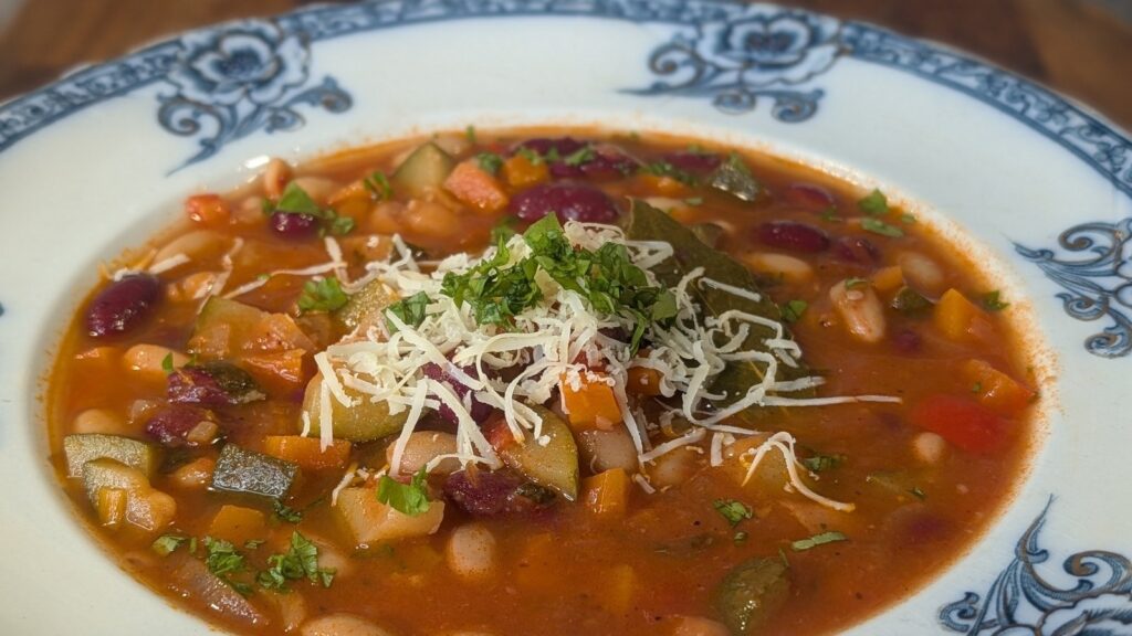 Sopa de frijoles cajún de Catherine Fulvio