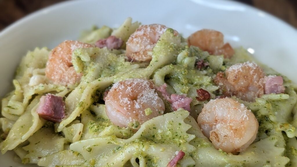 Pasta con pesto de pistacho y gambas de Catherine Fulvio: Hoy