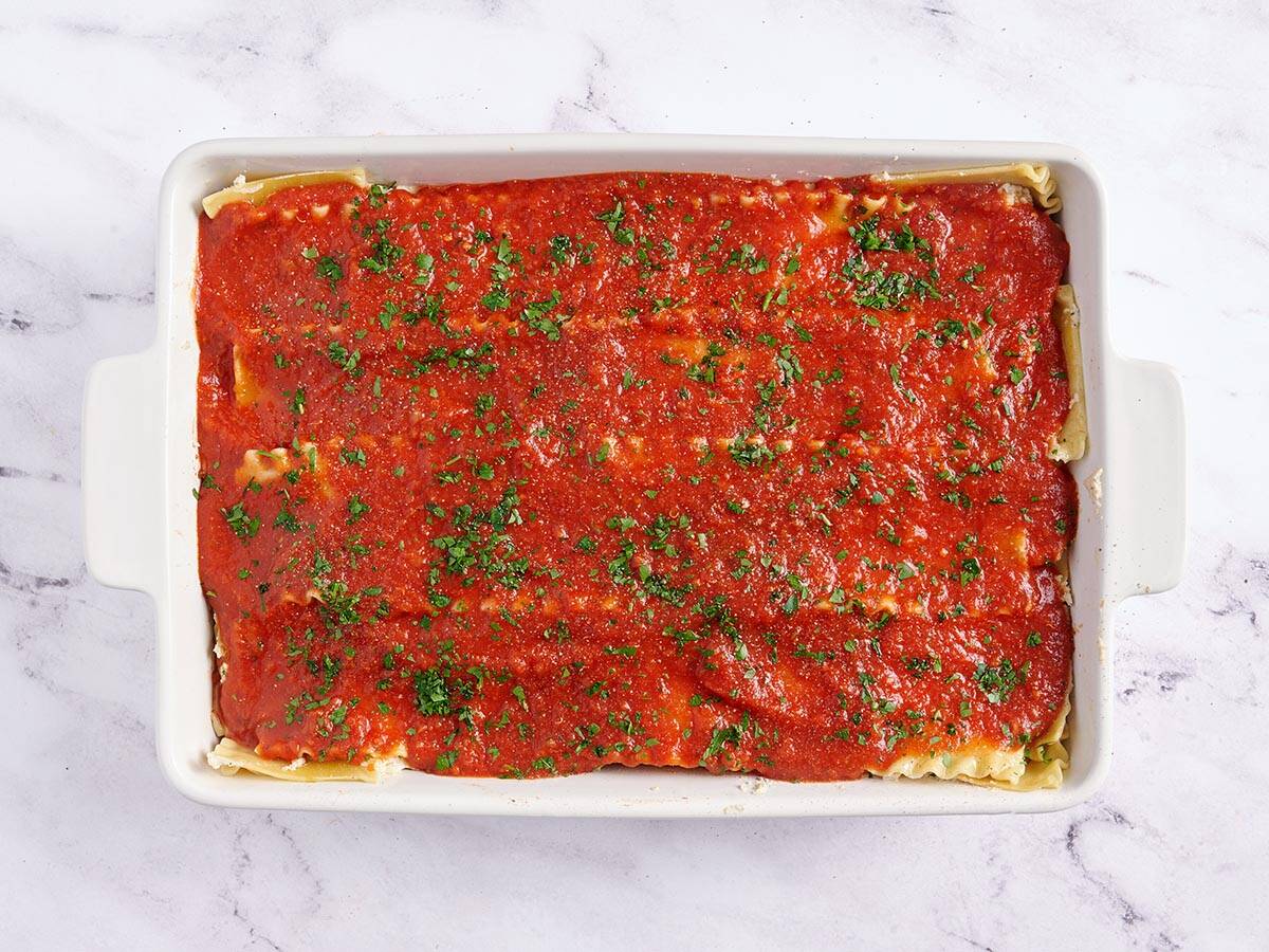 Lasaña vegana lista para hornear.