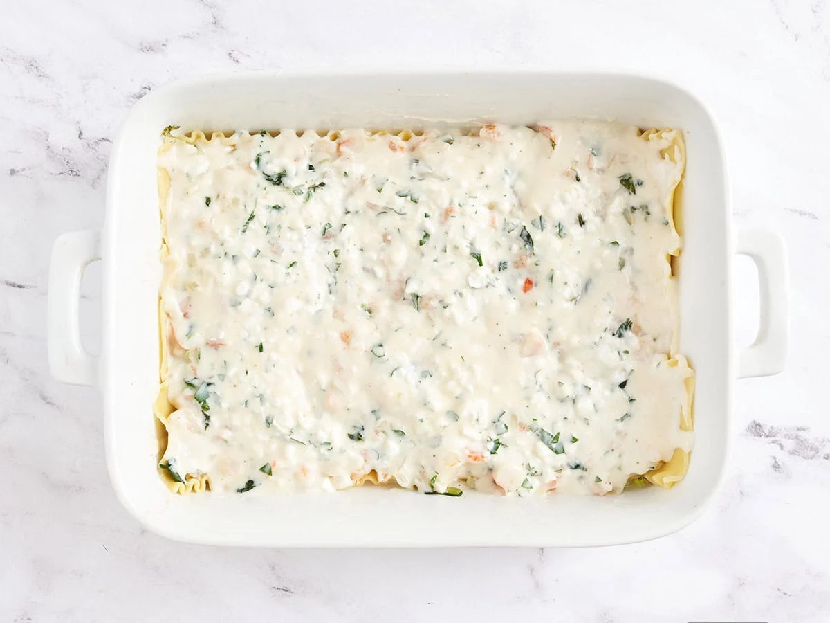 Se agrega salsa de crema.