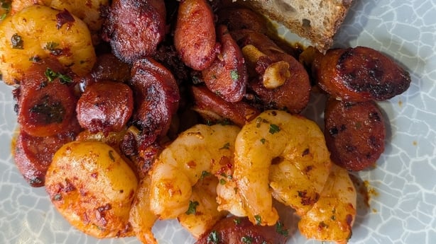 Gambas al ajillo y guindilla de Neven's