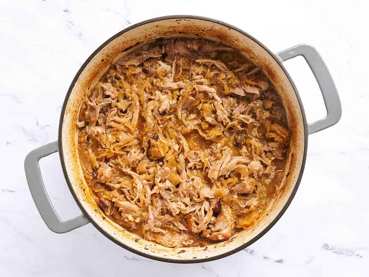 Cerdo terminado y chucrut.