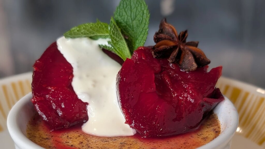 Flan de huevo al horno de Derry Clarke con nuez moscada y ciruelas escalfadas: hoy