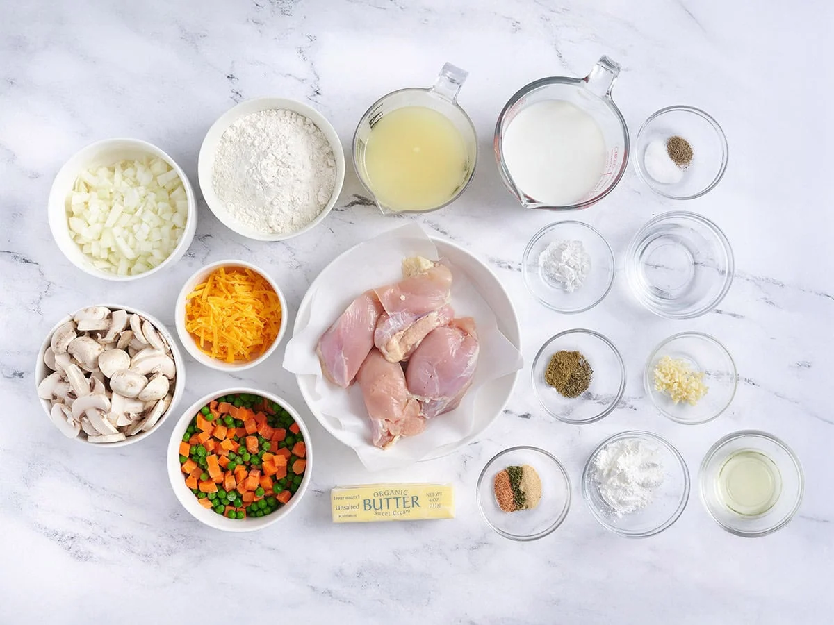 Los ingredientes para hacer pastel de pollo.