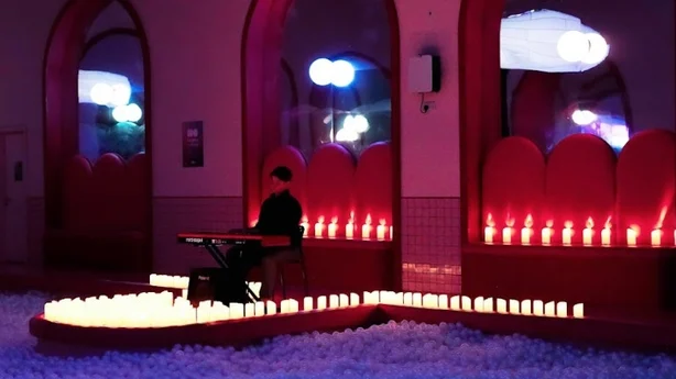 actuación a la luz de las velas