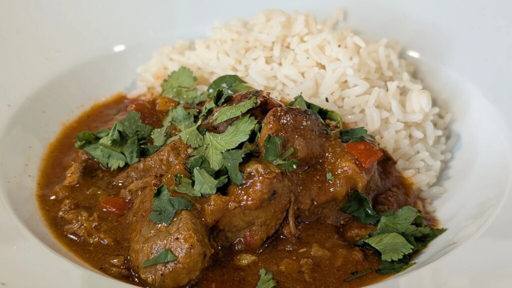 Curry de ternera cocido a fuego lento de Sarah Butler