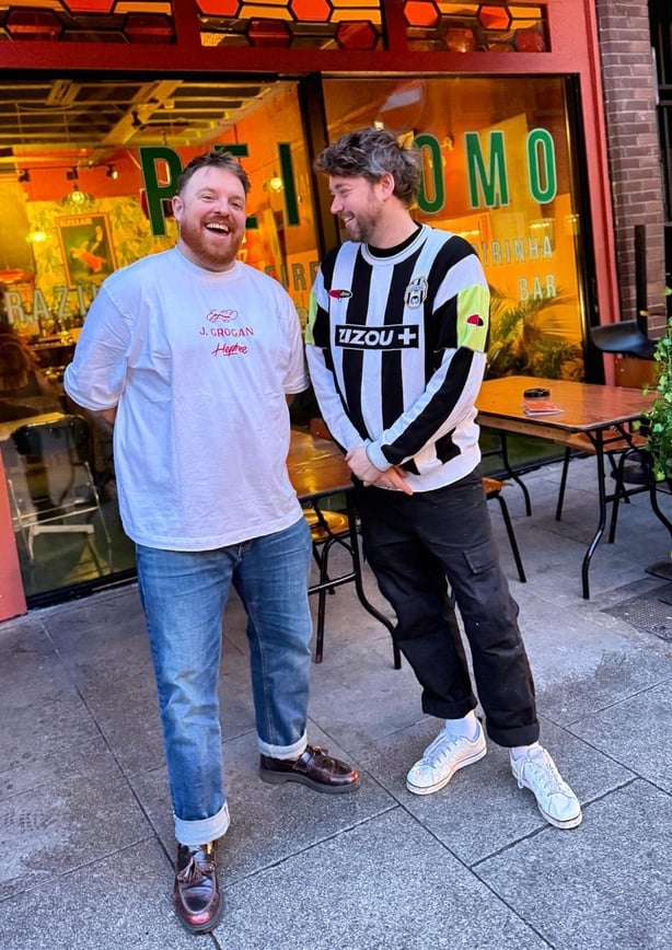 Marcus O Laoire x Thom Lawson en Rei Momo