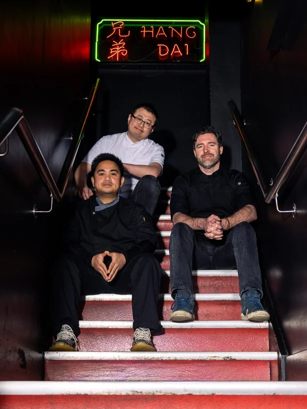 Barry Sun Richie Unto y Sean Meehan en Hang Dai