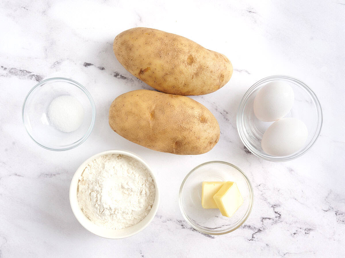 Ingredientes para hacer ñoquis de patata.