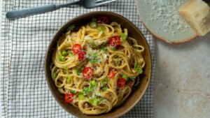 Espaguetis con mantequilla y ajo al estilo chino de Eva Pau