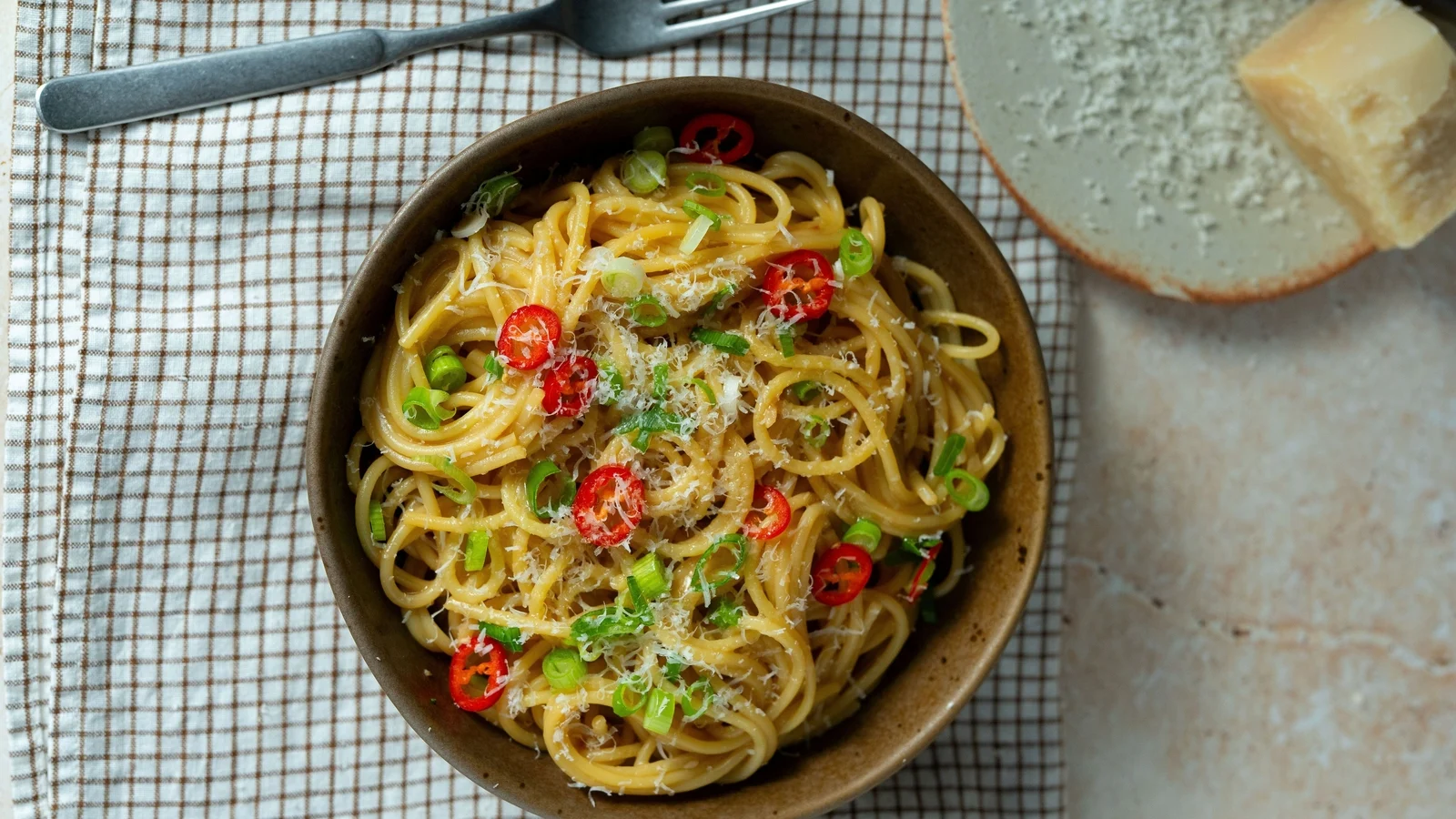 Espaguetis con mantequilla y ajo al estilo chino de Eva Pau
