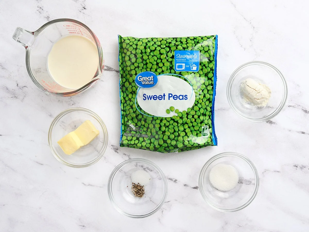 Los ingredientes para hacer crema de guisantes.