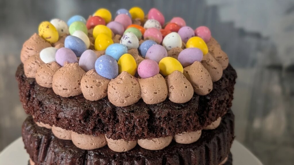 Pastel de chocolate y dulce de azúcar de Pascua de Shane Smith: hoy
