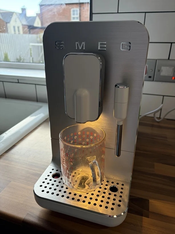 maquinado de cafe smeg