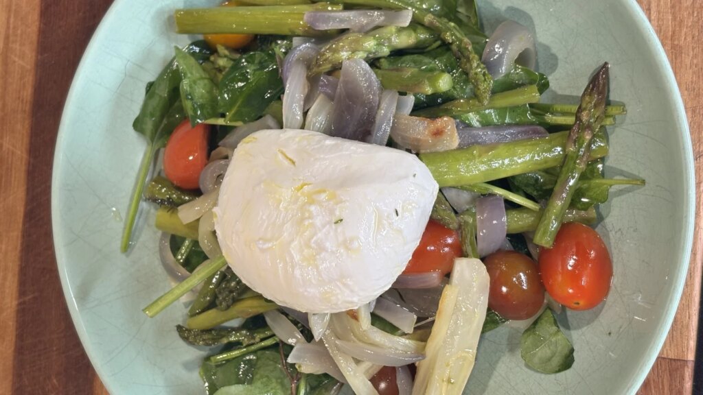 Ensalada de hinojo y espárragos asados ​​de Paul Flynn con mozzarella Toonsbridge