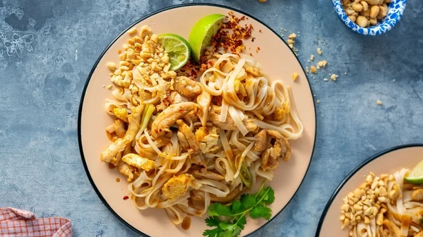 Pad tailandés de pollo