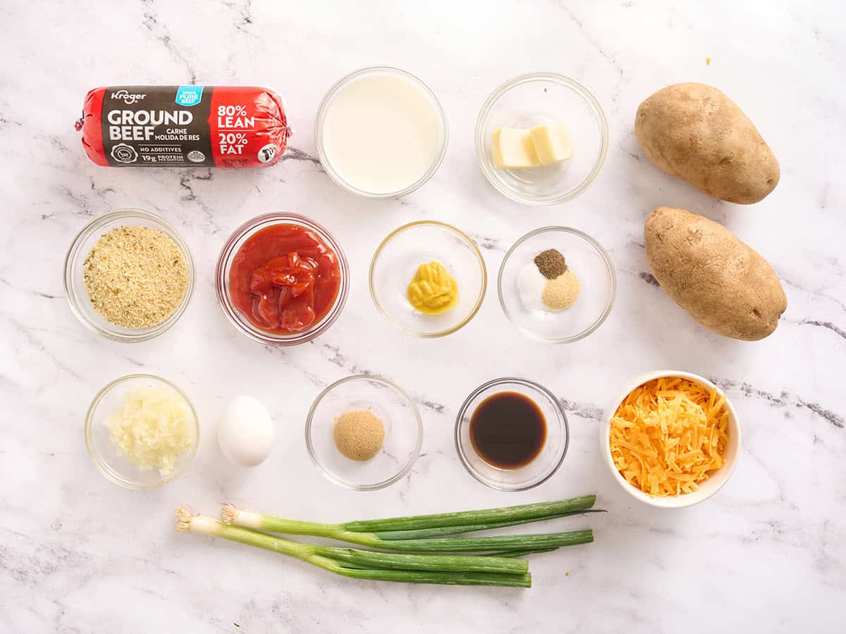 Los ingredientes para hacer una cazuela de pastel de carne.