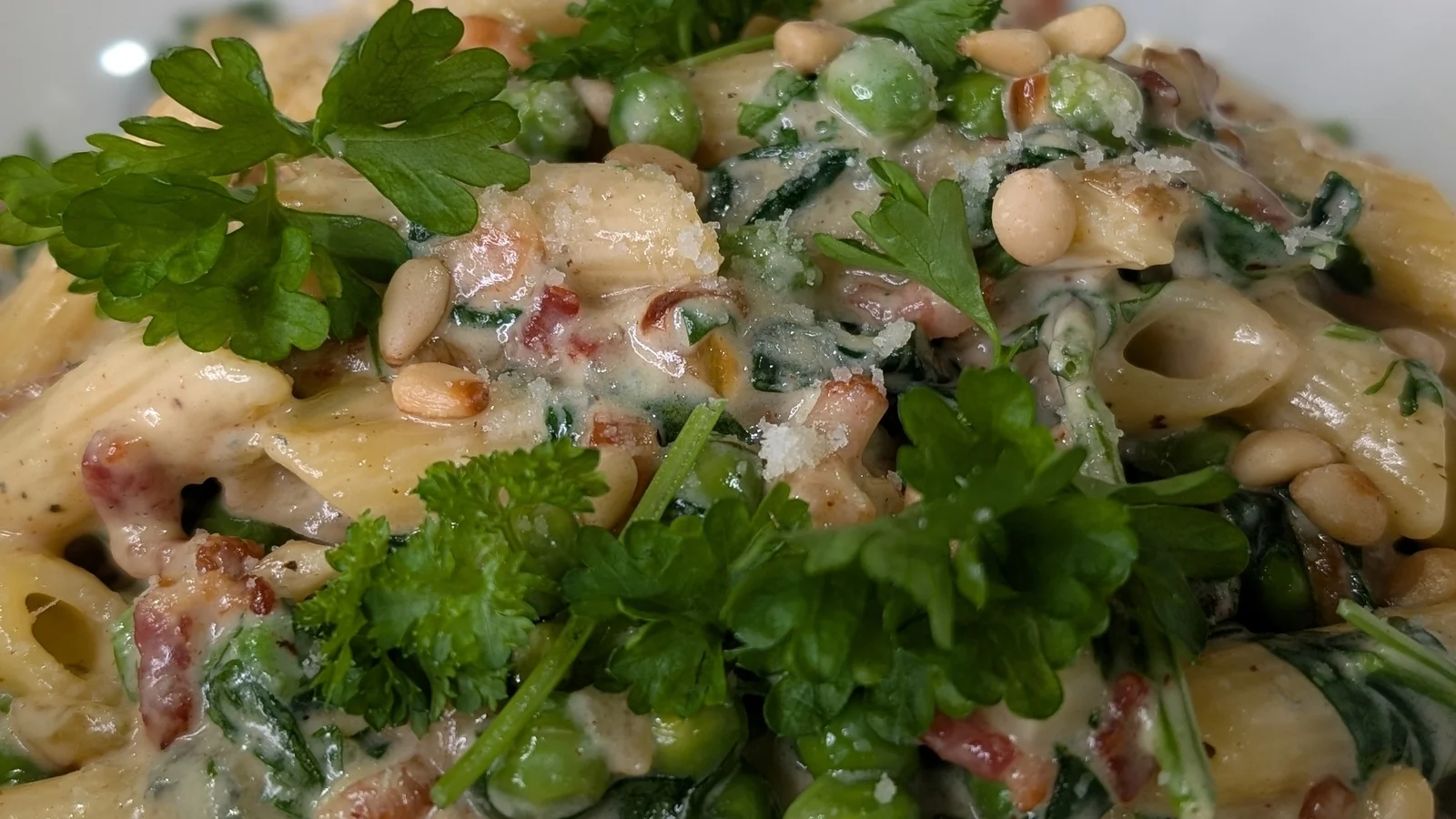 Rigatoni de Trisha con tocino y queso azul