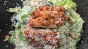 Pollo frito con suero de leche de Mags y mayonesa picante