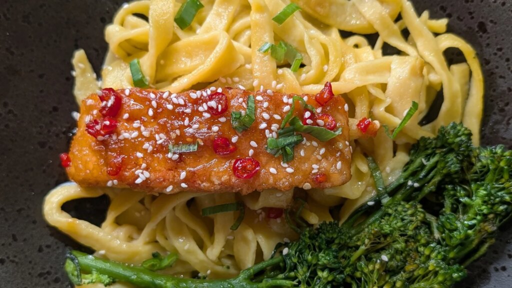 Cocinero casero: salmón caliente glaseado con miel de Dee Freney