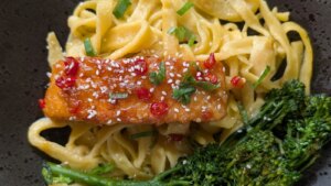 Cocinero casero: salmón caliente glaseado con miel de Dee Freney