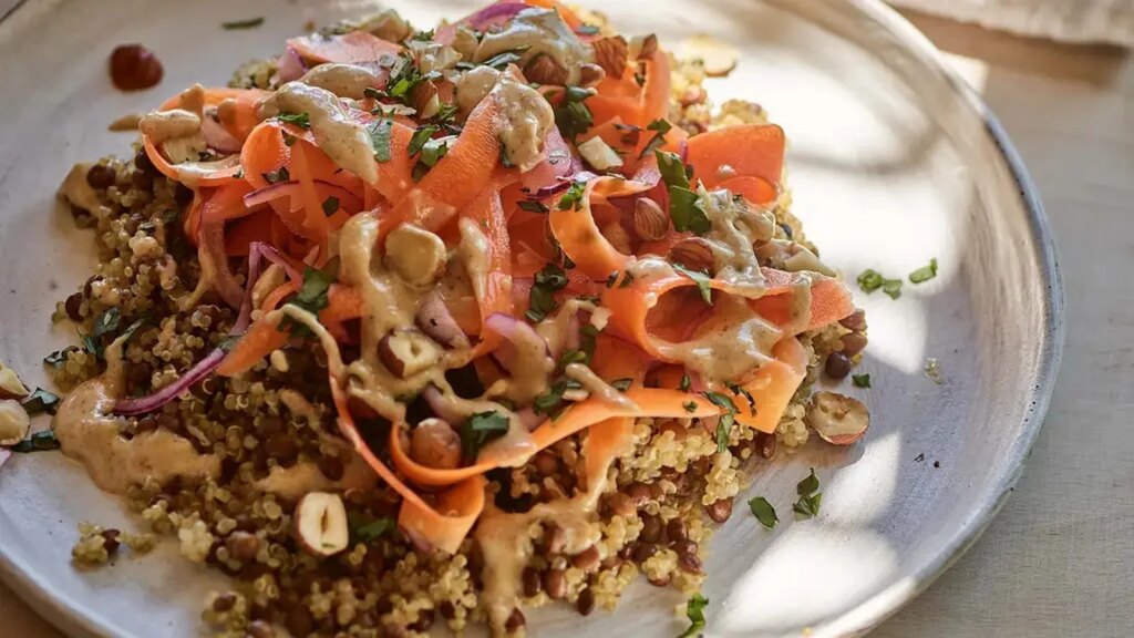 Ensalada de quinua y zanahoria con cintas de Hugh Fearnley-Whittingstall
