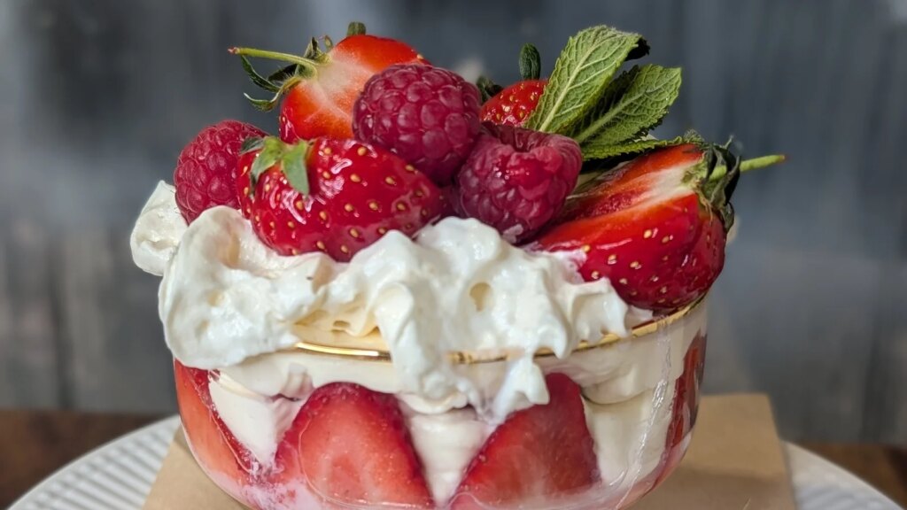 Tiramisú de frutos rojos de verano de Sarah Butler