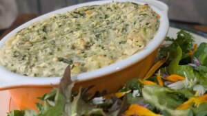 Cocinero casero: pastel de pescado irlandés de Margaret Leahy con ortiga y ensalada de hojas recolectadas