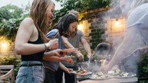 ¿Estás planeando una barbacoa? Primero, consulte estos 5 consejos de seguridad alimentaria