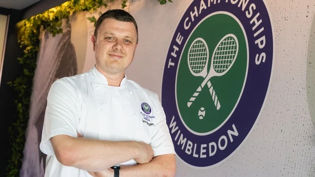 El jefe de cocina ejecutivo Sam Morgan posa para una fotografía en el Rosewater Pavilion