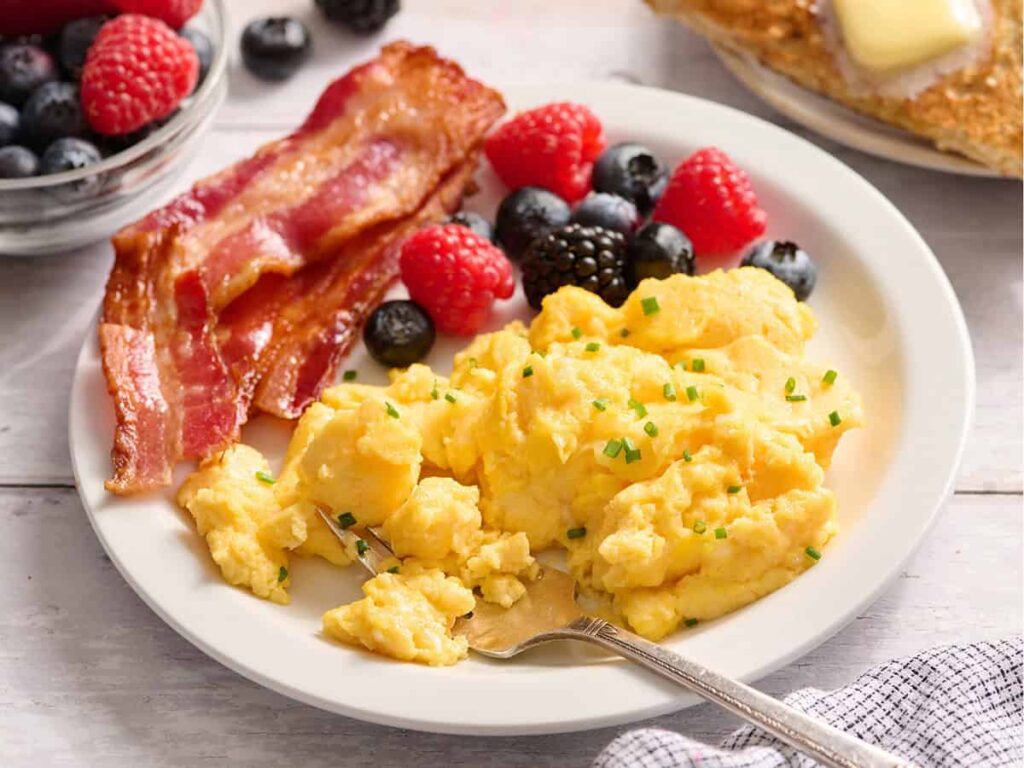 Huevos con requesón
