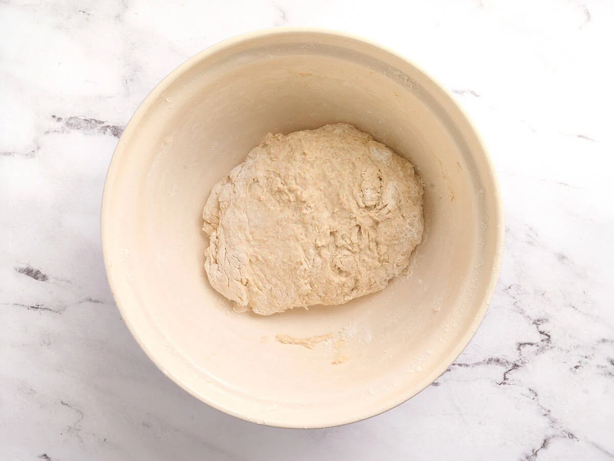 Masa de pan pita lista para amasar.