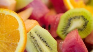 Comer o tirar a la basura: cómo saber cuándo las frutas y verduras todavía son seguras para comer