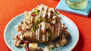 Receta de patatas asadas con pollo César