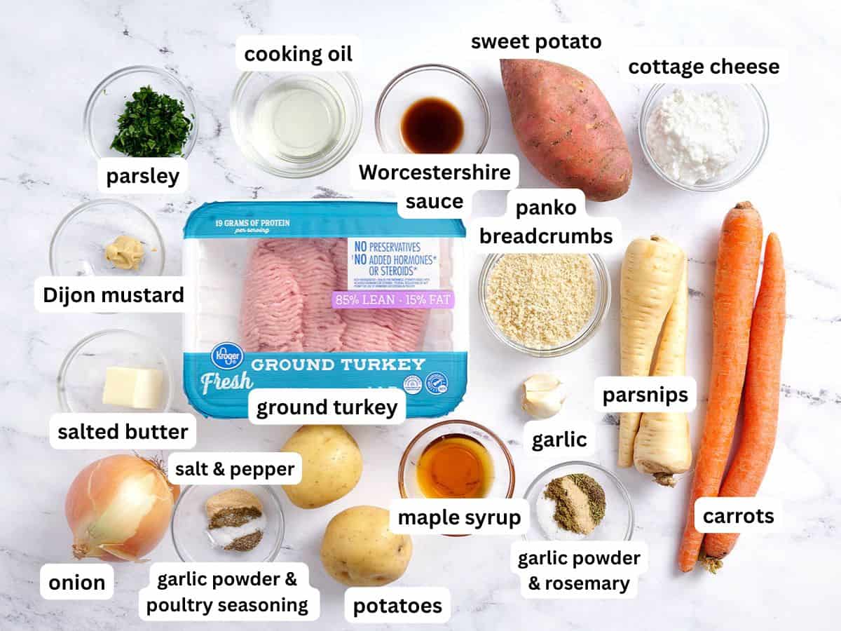 Ingredientes para hacer albóndigas en sartén con tubérculos con etiquetas de ingredientes.