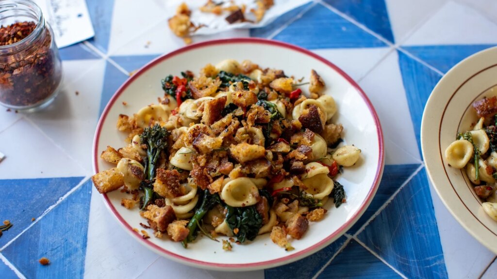 Cocina italiana de Donal: Orecchiette con verduras y pangratto picante
